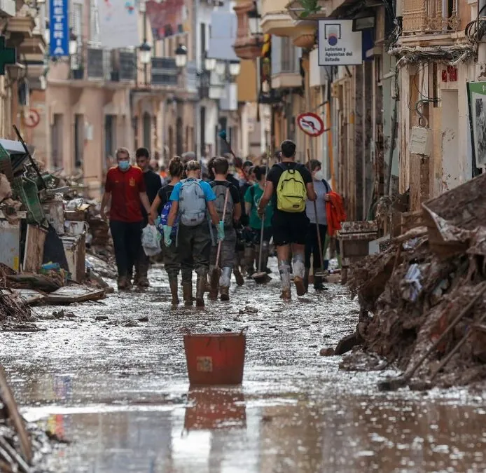 55 farmacias y 16 centros sanitarios siguen cerrados en Valencia tras las inundaciones