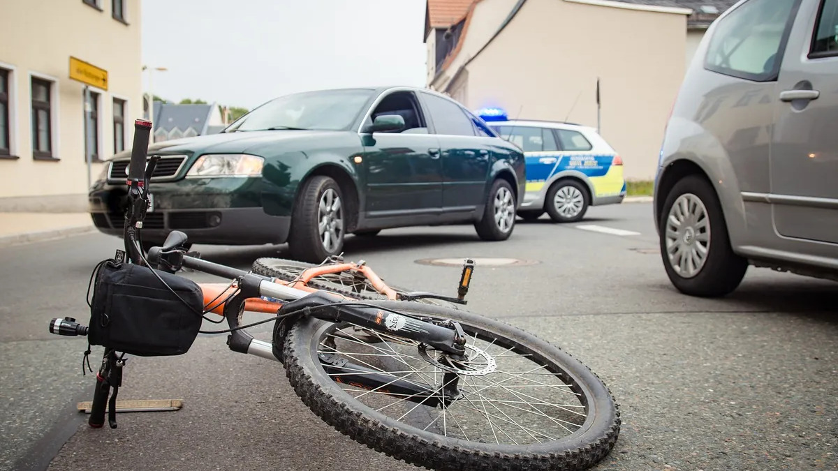 Muere un ciclista de 59 años tras ser golpeado por un turismo cerca de San Jerónimo (Sevilla)