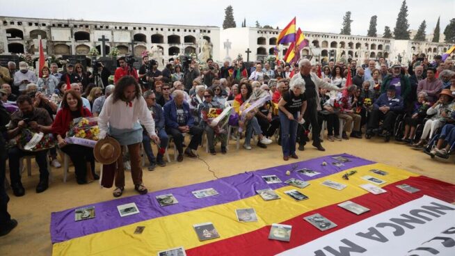 Víctimas del franquismo se movilizan en Sevilla por las «demoras» en la identificación genética