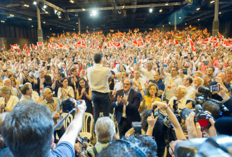 Afloran las críticas por montar un 'show' para el congreso del PSOE: «No estamos para fiestas»