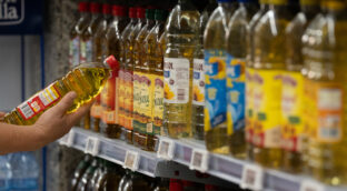 Agricultores piden a las cooperativas defender el precio del aceite por encima de los costes