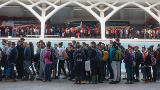 Caos en la plataforma de voluntarios: «Nos llevaron a Chiva y no salimos del autobús»