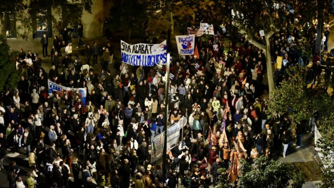 Miles de personas exigen en Barcelona una bajada de los alquileres y plantean una huelga