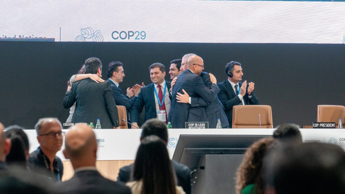 La COP29 acuerda financiar con 290.000 millones al año a los países en desarrollo