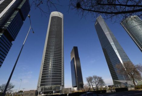 Desalojado un centro comercial por un incendio en el túnel de las Cuatro Torres de Madrid