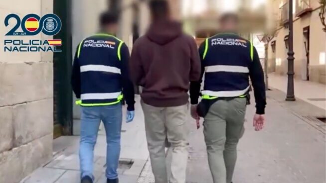 Tres detenidos en Madrid por estafar a bancos a través de datáfonos e identidades falsas