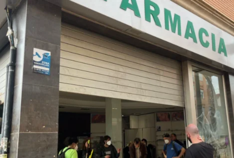 Farmacéuticos madrileños viajan a las zonas afectadas por la DANA para reabrir farmacias