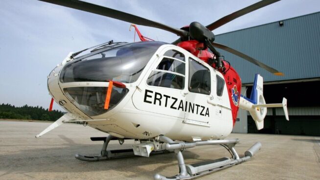 La Ertzaintza rescata en helicóptero a un alpinista herido en el monte Hernio (Guipúzcoa)