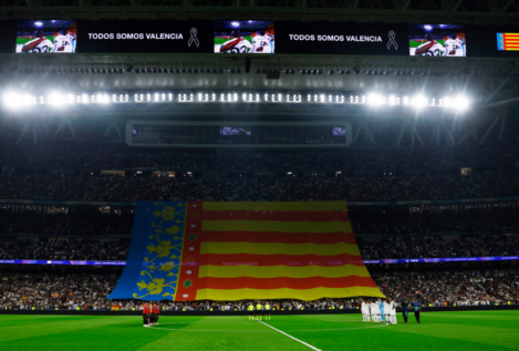 Así ha sido el emotivo minuto de silencio en el Santiago Bernabéu por las víctimas de la DANA