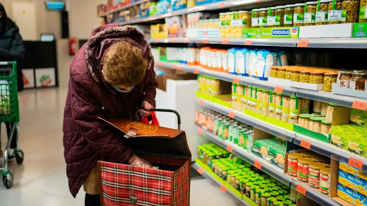 ¿Qué supermercados abren el Día de la Almudena?