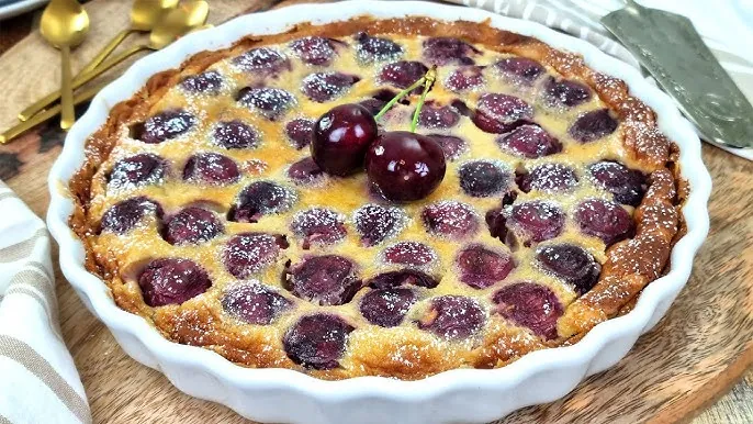 El clafoutis original se preparaba con cerezas: Food and Glory (YouTube)