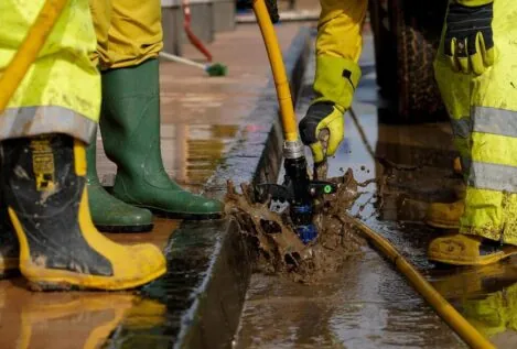 Retiran en una noche «la mayor cantidad» de enseres y lodo por la DANA: 17.000 toneladas