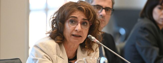 Hacienda abordará con las autonomías la quita de deuda y el reparto del impuesto a la banca