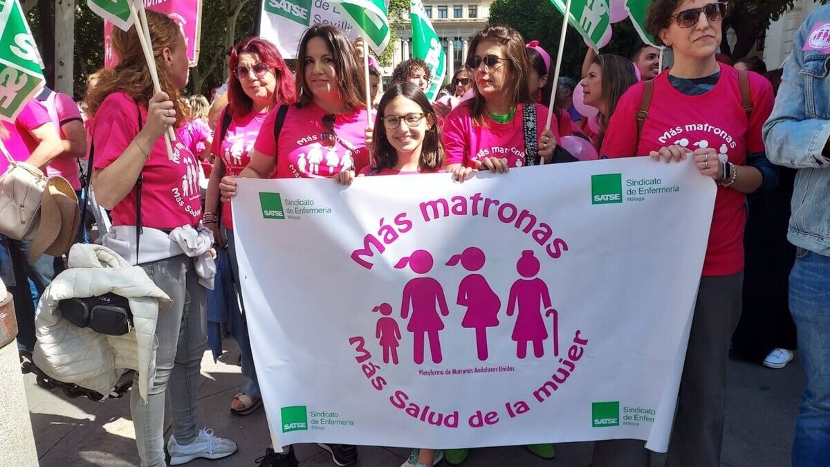 Enfermeros andaluces reclaman a la Junta «al menos» una matrona para cada centro de salud