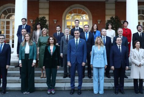 Sánchez preside la foto oficial del Gobierno tras la incorporación de Sara Aagesen