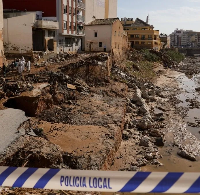 Guardias civiles de Paiporta lograron salvar a unas cien personas arrastradas por la DANA