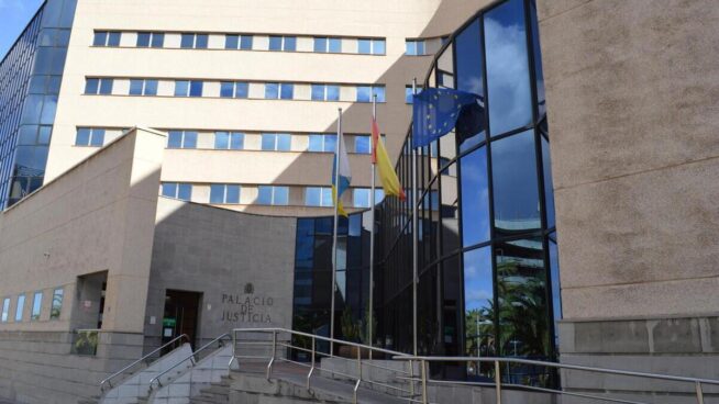 A juicio un hombre por abusar de un menor con autismo en unos baños públicos en Tenerife