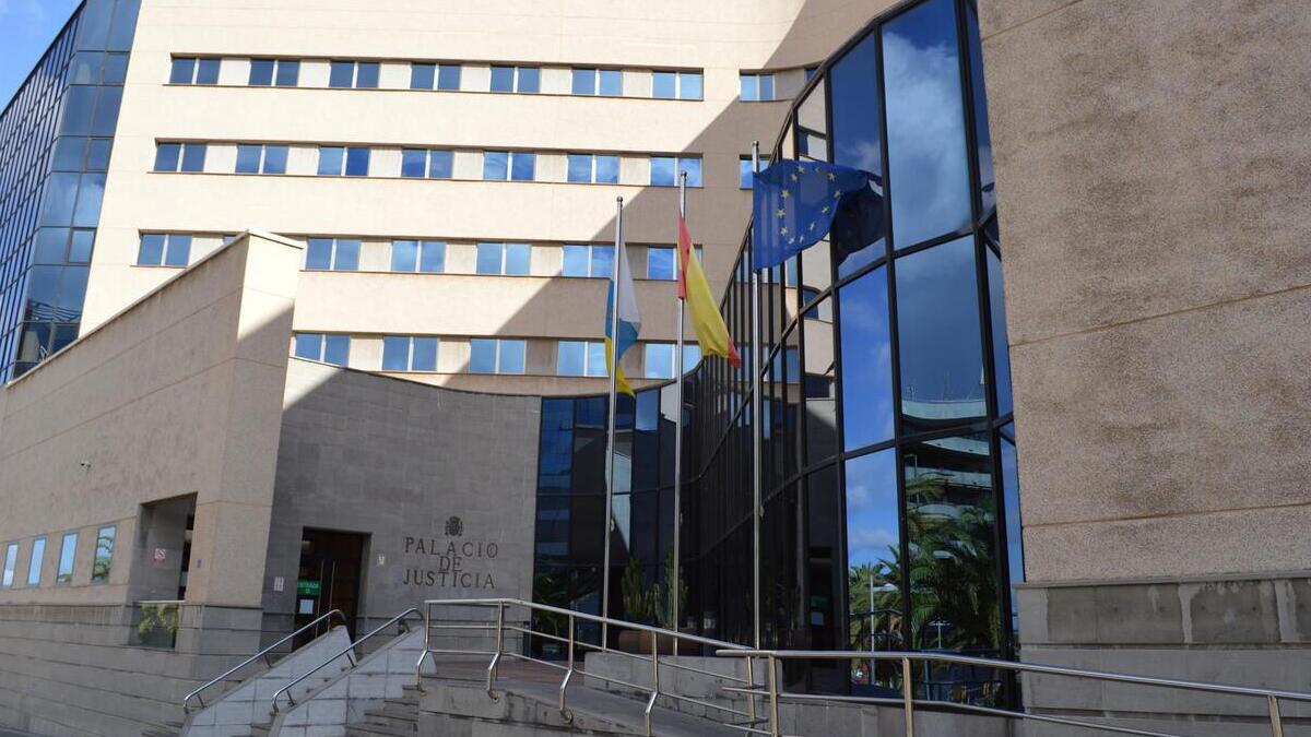 A juicio un hombre por abusar de un menor con autismo en unos baños públicos en Tenerife