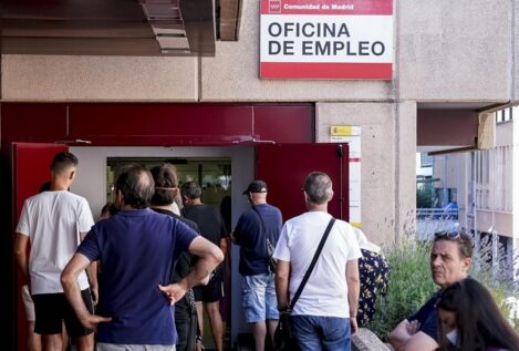 El paro subió en 26.769 personas en octubre lastrado por el sector servicios