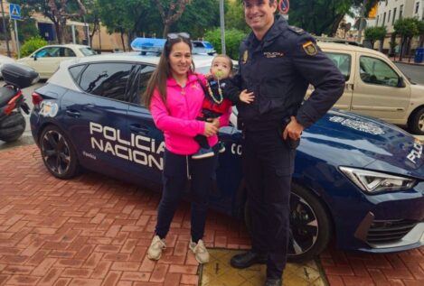 Un policía fuera de servicio salva a un bebé de 13 meses que se había atragantado en Murcia