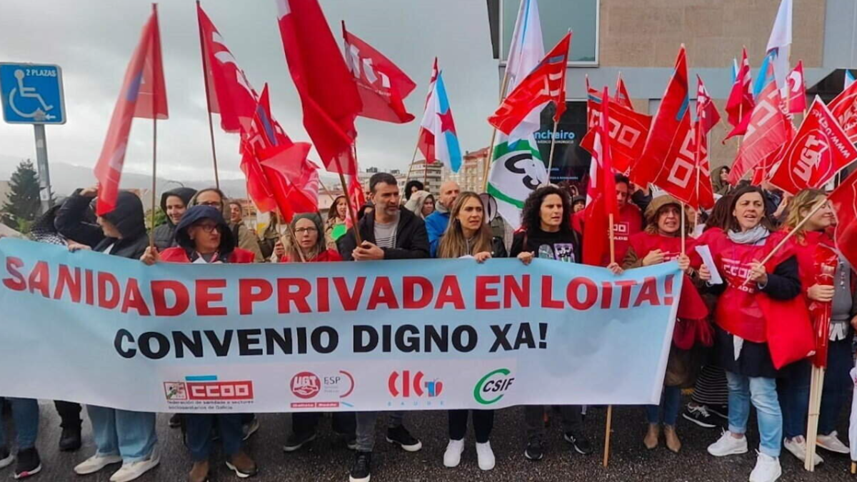 Un centenar de trabajadores de sanidad privada se concentra en Vigo por un convenio «digno»