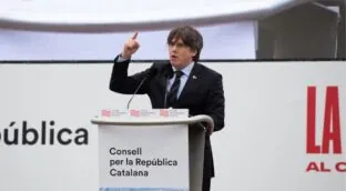 Puigdemont no repetirá como presidente del Consell de la República y convoca elecciones