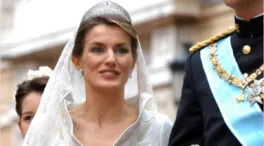 Así se gestó y se diseñó el vestido de novia de Letizia: desvelados los detalles desconocidos