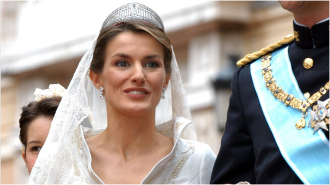 Así se gestó y se diseñó el vestido de novia de Letizia: desvelados los detalles desconocidos