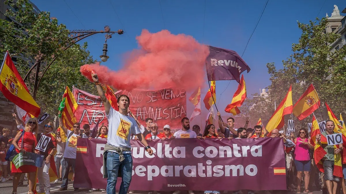 Revuelta impulsa manifestaciones en Valencia y Madrid para que dimitan Mazón y Sánchez