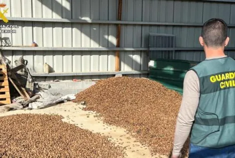 La Guardia Civil investiga a dos personas por el robo de 5.000 kilos de almendras en Huesca