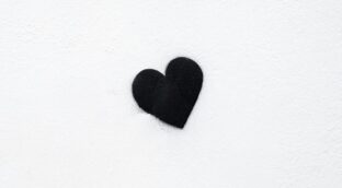 ¿Qué quiere decir el corazón negro de WhatsApp?