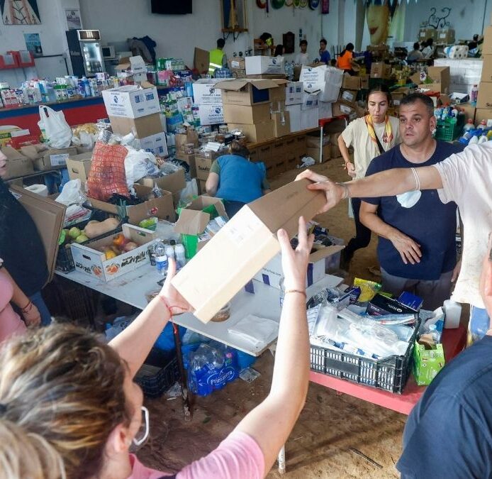 Las redes de solidaridad que surgieron en la pandemia afloran tras la devastadora DANA