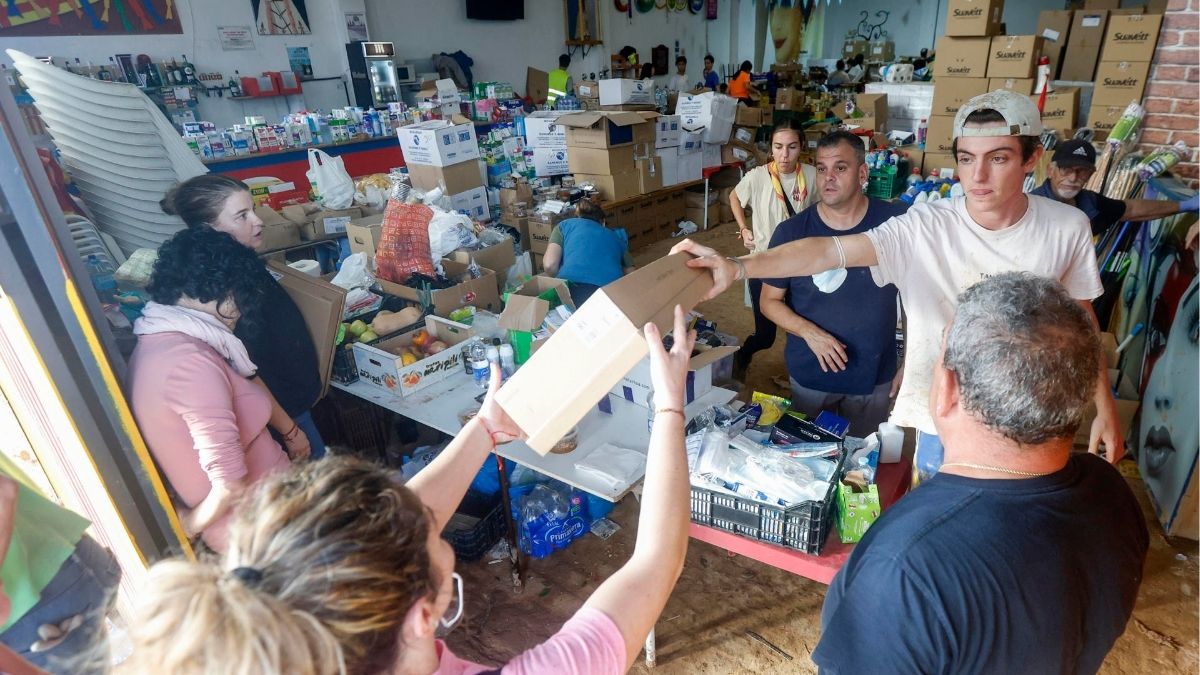 Las redes de solidaridad que surgieron en la pandemia afloran tras la devastadora DANA