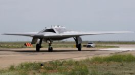 Ya no es novedad: hallan piezas occidentales en el dron Sukhoi S-70 ruso derribado en Ucrania