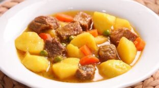 Ni avecrem, ni especias: el sencillo truco para que el guiso de carne quede perfecto