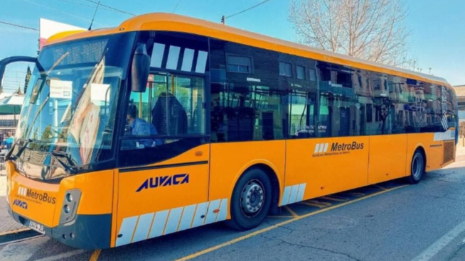 Más de un millón de valencianos usan los buses lanzadera y tranvías habilitados por la DANA