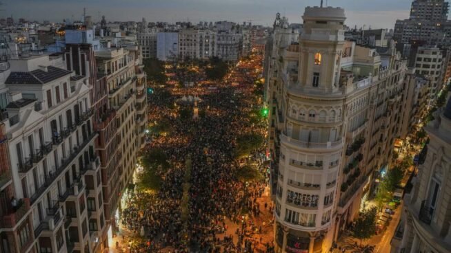Una marcha multitudinaria reclama en Valencia la dimisión de Mazón por su gestión de la DANA