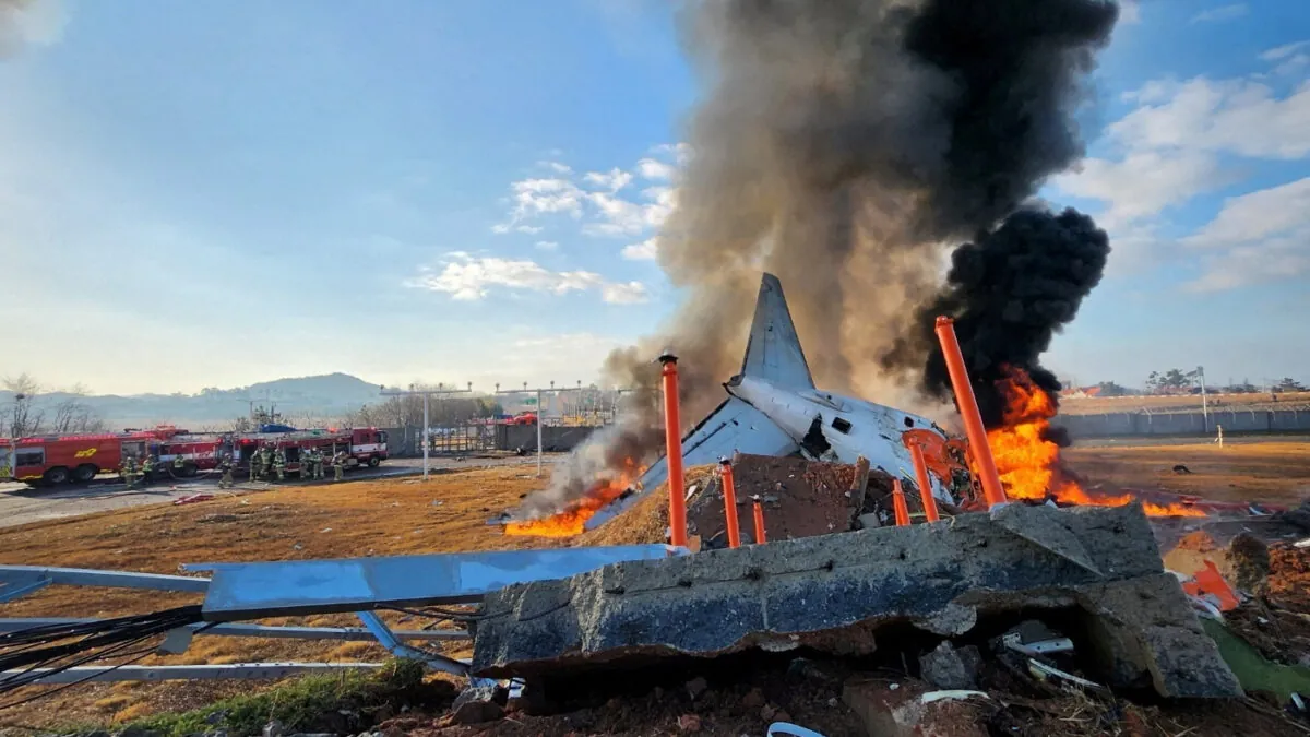 Mueren al menos 179 personas al estrellarse un avión cuando aterrizaba en Corea del Sur