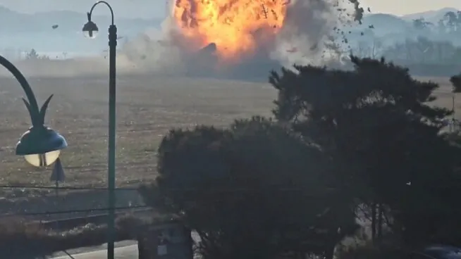 VIDEO | Un avión se estrella en Corea del Sur