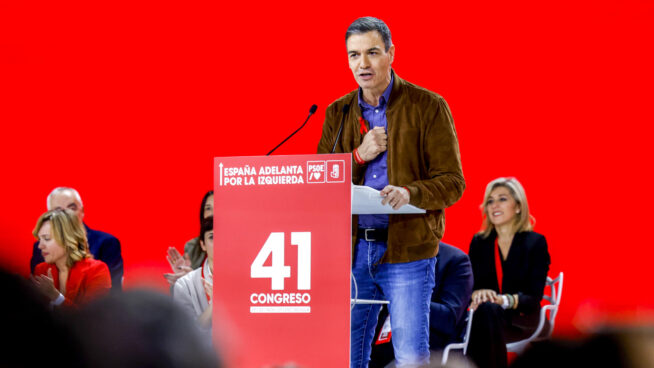 Sánchez amenaza con resistir frente a las «mentiras y ataques»: «Ni un paso atrás»