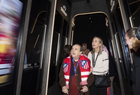 LEGENDS recibe a un grupo de mayores en el marco de los Talleres de Reminiscencia