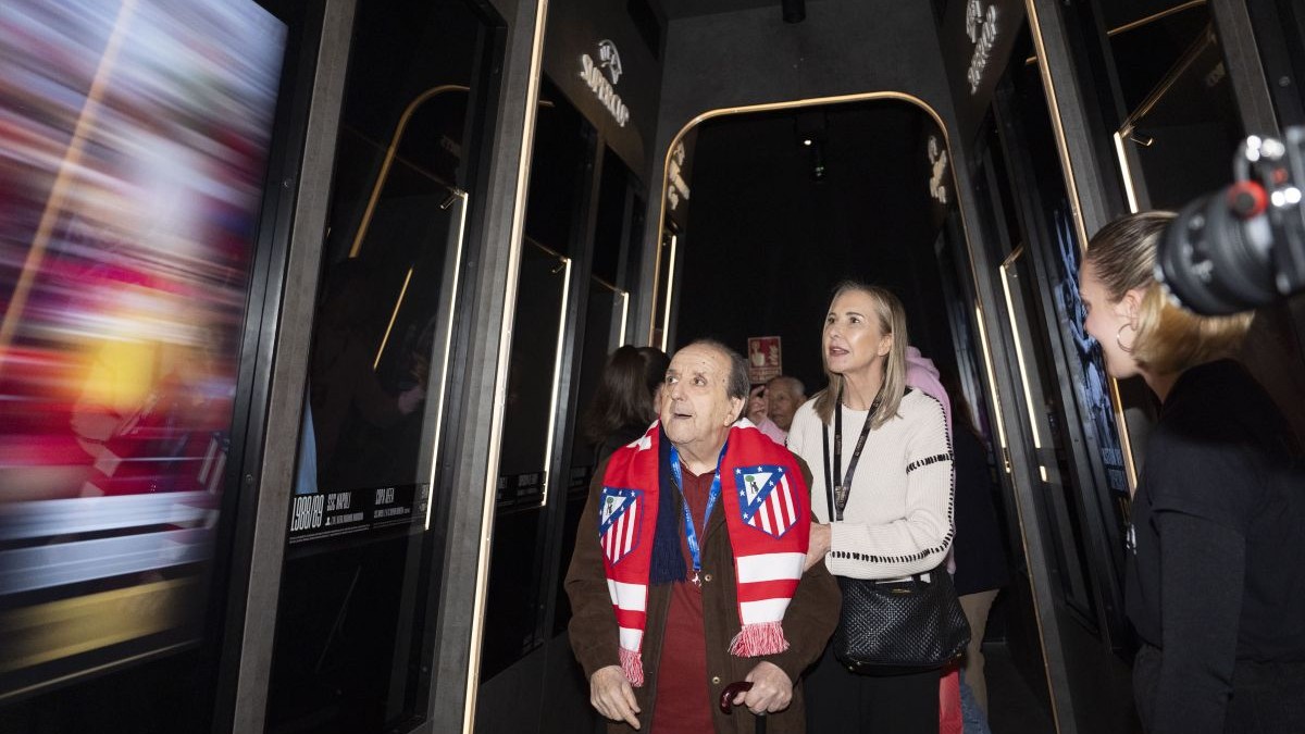 LEGENDS recibe a un grupo de mayores en el marco de los Talleres de Reminiscencia