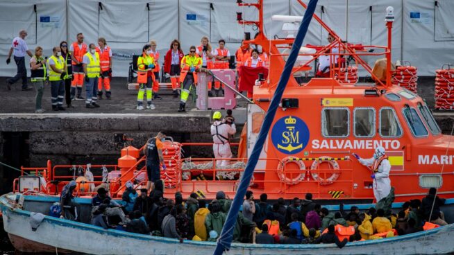 Llegan dos cayucos a El Hierro con 138 personas a bordo