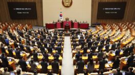 El Parlamento de Corea del Sur destituye a su presidente por declarar la ley marcial