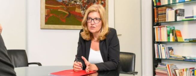 Dimite el director del INE que achacó a la prostitución una parte de la subida del PIB