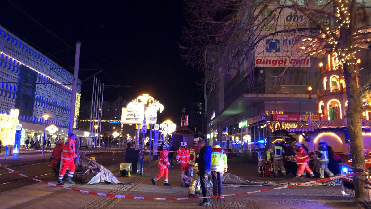 Dos muertos y decenas de heridos tras un atropello masivo en un mercadillo en Alemania