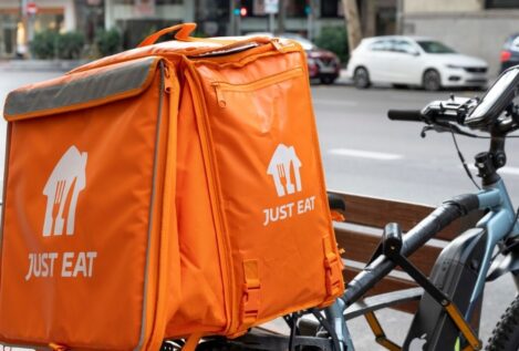 Just Eat España demanda a Glovo por competencia desleal y le reclama 295 millones