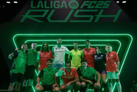 LALIGA EA SPORTS X FC 25 RUSH corona al equipo de leyendas frente al de streamers