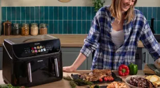 ¡Ofertón! Llévate la air fryer extragrande de Cecotec con descuentazo: 10L, pantalla táctil y pared divisoria