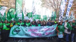 Miles de funcionarios protestan en Madrid para mantener la sanidad privada de Muface